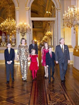 Belgische Königsfamilie besucht das Weihnachtskonzert in Brüssel 21-12-2016 Brussels Queen Mathilde and King Filip and Prince Gabriel (12) and Prince Emmanuel (10) and Princess Eleonore (7) and Crown Princess Elisabeth (14) and Princess Astrid and Prince Lorenz posing before the Christmas concert at the Royal Palace in Brussels.  Copyright: ppex