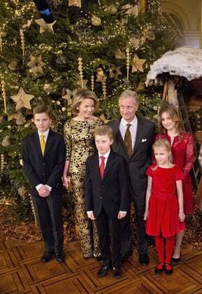 Belgische Königsfamilie besucht das Weihnachtskonzert in Brüssel 21-12-2016 Brussels Queen Mathilde and King Filip and Prince Gabriel (12) and Prince Emmanuel (10) and Princess Eleonore (7) and Crown Princess Elisabeth (14) and Princess Astrid and Prince Lorenz posing before the Christmas concert at the Royal Palace in Brussels.  Copyright: ppex