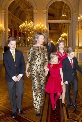 Belgische Königsfamilie besucht das Weihnachtskonzert in Brüssel 21-12-2016 Brussels Queen Mathilde and King Filip and Prince Gabriel (12) and Prince Emmanuel (10) and Princess Eleonore (7) and Crown Princess Elisabeth (14) and Princess Astrid and Prince Lorenz posing before the Christmas concert at the Royal Palace in Brussels.  Copyright: ppex