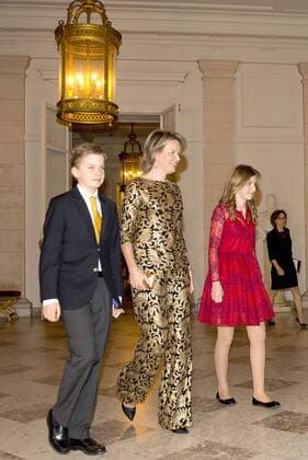 Belgische Königsfamilie besucht das Weihnachtskonzert in Brüssel 21-12-2016 Brussels Queen Mathilde and King Filip and Prince Gabriel (12) and Prince Emmanuel (10) and Princess Eleonore (7) and Crown Princess Elisabeth (14) and Princess Astrid and Prince Lorenz posing before the Christmas concert at the Royal Palace in Brussels.  Copyright: ppex