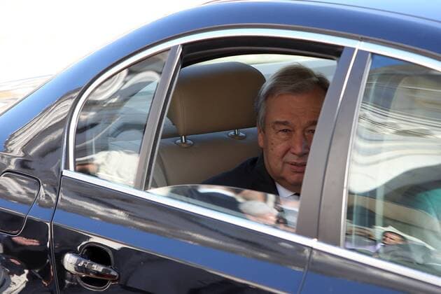 Antonio Guterres erhält Menschenrechtspreis in Lissabon December 23, 2016 - Lisbon, Portugal - Newly sworn-in Secretary General of the United Nations Antonio Guterres leaves the Parliament after a ceremony to award Guterres with a human rights award in Lisbon, Portugal, on December 23 2016. This year s award was given to Antonio Guterres, Secretary-General of the United Nations, for his work in the defense of human rights, especially in the discharge of the duties of United Nations High Commissioner for Refugees (UNHCR). This Prize is awarded annually by the President of the Assembly of the Republic, after hearing the Conference of Leaders, on the proposal of the jury constituted by the Committee on Constitutional Affairs, Rights, Freedoms and Guarantees. Lisbon Portugal  - ZUMAn230 20161223_zaa_n230_127