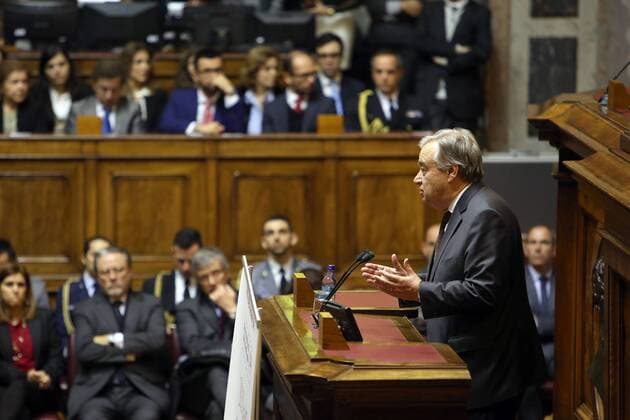 Antonio Guterres erhält Menschenrechtspreis in Lissabon December 23, 2016 - Lisbon, Portugal - Newly sworn-in Secretary General of the United Nations Antonio Guterres delivers a speech during a ceremony to award Guterres with a human rights award at the Parliament in Lisbon, Portugal, on December 23 2016. This year s award was given to Antonio Guterres, Secretary-General of the United Nations, for his work in the defense of human rights, especially in the discharge of the duties of United Nations High Commissioner for Refugees (UNHCR). This Prize is awarded annually by the President of the Assembly of the Republic, after hearing the Conference of Leaders, on the proposal of the jury constituted by the Committee on Constitutional Affairs, Rights, Freedoms and Guarantees. Lisbon Portugal  - ZUMAn230 20161223_zaa_n230_132