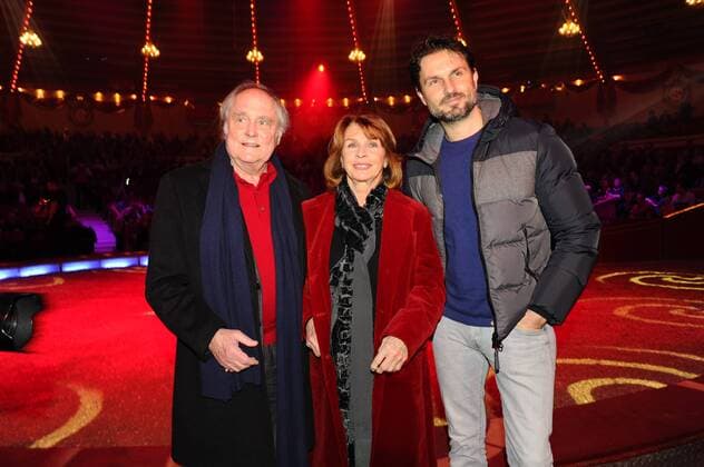 Senta Berger mit Ehemann Michael Verhoeven und Sohn Simon 1. Winterpremiere von Zirkus Krone Manege Krone-Haupthaus München 25. Dezember 2016