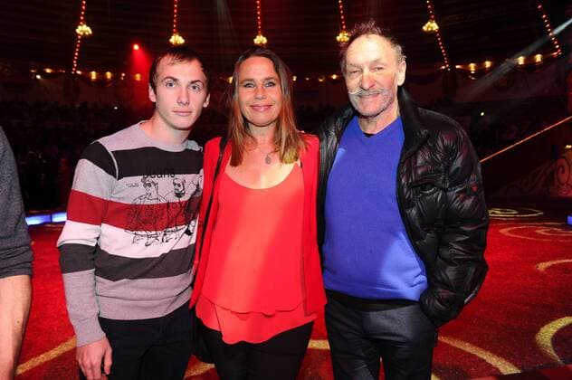 Franz Xaver Kroetz mit Marie Theres Kroetz-Relin und Sohn Ferdinand 1. Winterpremiere von Zirkus Krone Manege Krone-Haupthaus München 25. Dezember 2016