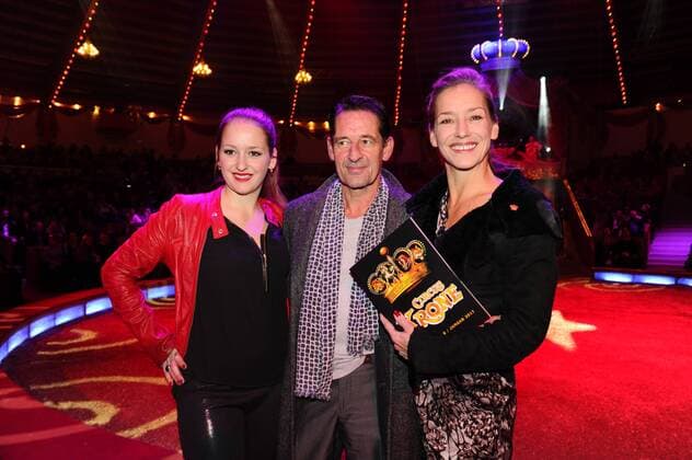 Max Tidof mit Ehefrau Lisa Seitz und Tochter Luzie 1. Winterpremiere von Zirkus Krone Manege Krone-Haupthaus München 25. Dezember 2016