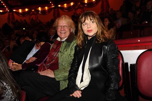 Peter Fricke mit Begleitung 1. Winterpremiere von Zirkus Krone Manege Krone-Haupthaus München 25. Dezember 2016