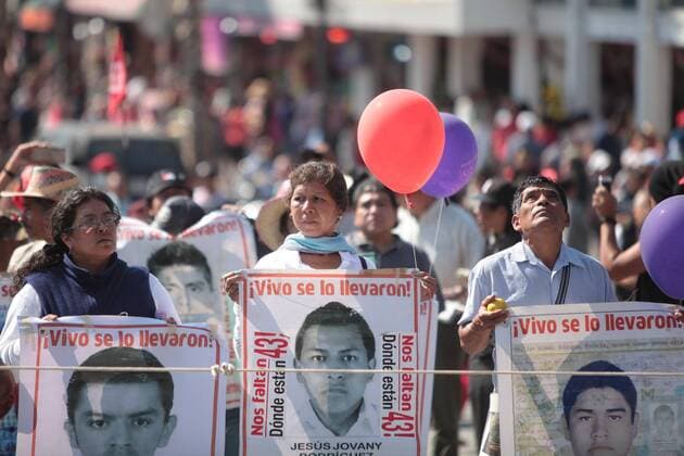 Mexiko - Eltern der 43 verschwundenen Studenten gedenken in Iguala ihren Kindern Parents of the 43 students missing in 2014 in Iguala, Mexico, during a procesion towards the Basilica of Guadalupe in honor of them, in Mexico City, Mexico, 26 December 2016. Procesion in honor of the 43 students missing in 2014 in Iguala !ACHTUNG: NUR REDAKTIONELLE NUTZUNG!  MEX001 20161226-636183896692867703