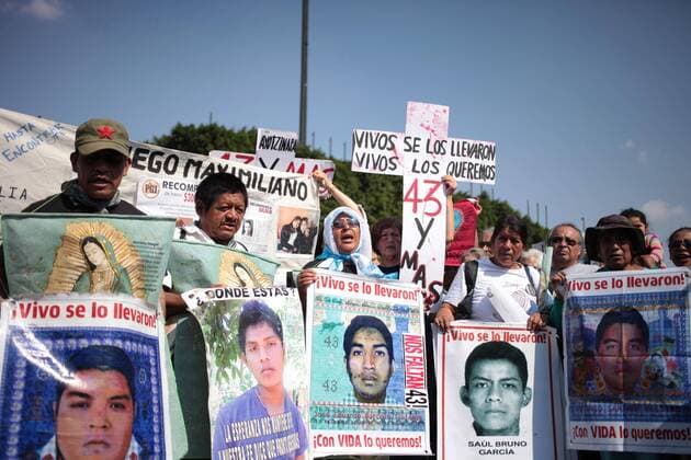 Mexiko - Eltern der 43 verschwundenen Studenten gedenken in Iguala ihren Kindern Parents of the 43 students missing in 2014 in Iguala, Mexico, during a procesion towards the Basilica of Guadalupe in honor of them, in Mexico City, Mexico, 26 December 2016. Procesion in honor of the 43 students missing in 2014 in Iguala !ACHTUNG: NUR REDAKTIONELLE NUTZUNG!  MEX001 20161226-636183897326075762