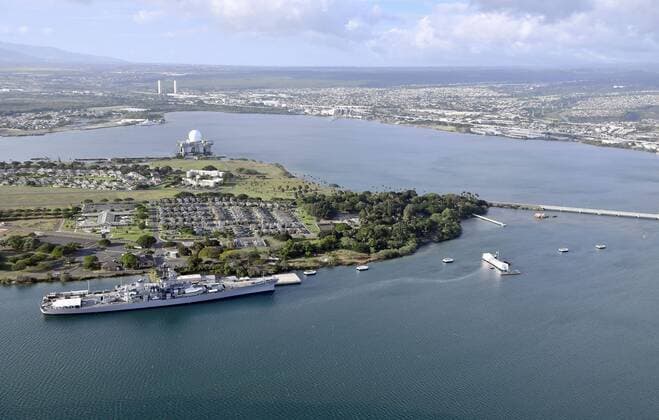 Mexiko: 15. Geburtstag von Rubi Ibarra Garcia wird zur Massenveranstaltung Abe, Obama to visit Pearl Harbor Photo taken Dec. 25, 2016, from a helicopter shows Pearl Harbor in Hawaii, where Japanese Prime Minister Shinzo Abe and U.S. President Barack Obama will attend a joint remembrance ceremony at a memorial to the sunken battleship Arizona. Japan s attack on naval facilities and ships in the harbor on Dec. 7, 1941, prompted the United States to enter World War II. 