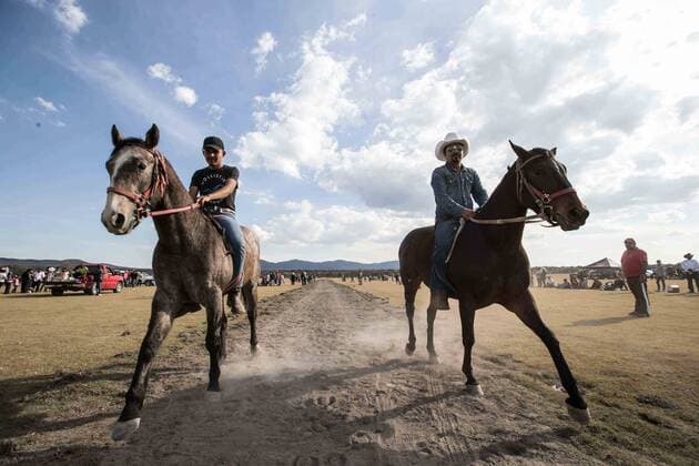 Mexiko: 15. Geburtstag von Rubi Ibarra Garcia wird zur Massenveranstaltung December 26, 2016 - Mexico - EUM20161226ACT37.JPG.VILLA DE GUADALUPE, SLP., FestFiesta-Rubi.- Aspectos de la carrera de caballos conocida como La Chiva con motivo de los XV anos de la joven Rubi, el lunes 26 de diciembre de 2016 en la comunidad de La Joya. El festejo cobro fama tras un video-invitacion que se hizo viral en redes sociales.  - ZUMAu78_ 20161226_zaf_u78_061
