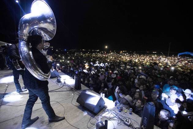 Mexiko: 15. Geburtstag von Rubi Ibarra Garcia wird zur Massenveranstaltung December 27, 2016 - Mexico - EUM20161227ACT06.JPG.VILLA DE GUADALUPE, SLP., FestFiesta-Rubi.- Aspectos del baile nocturno con motivo de los XV anos de la joven Rubi el 26 de diciembre de 2016. Proteccion Civil informo que a las 20:00 horas se tenia un registro de 30 mil asistentes.  - ZUMAu78_ 20161227_zaf_u78_012