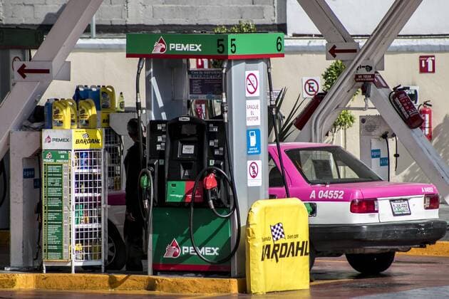 Mexiko: Benzinpreis steigt um 20 Prozent December 27, 2016 - Mexico - EUM20161227ACT13.JPG.CIUDAD DE MEXICO.- Fuel Gasolina-Pemex aumento.- 27 de diciembre de 2016. Recorrido por algunas gasolineras de la Ciudad de Mexico, que a partir del 1 de enero de 2017 el combustible sufrira un aumento.  - ZUMAu78_ 20161227_zaf_u78_026