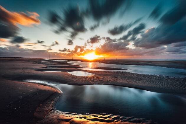 Norderney. 10 AUG 2016. Sonnenuntergang im Wattenmeer. Priele am Nordstrand von Norderney. OSTFRIESLAND. Ostfriesische Inseln. Copyright: JanisMEYER Priller&MAUG JMY001528X