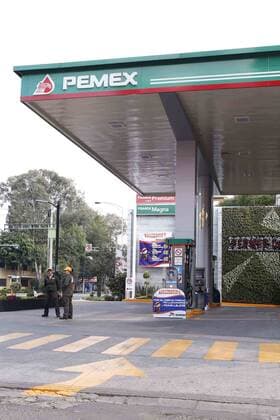 Proteste in Mexiko wegen gestiegener Benzinpreise January 1, 2017 - Mexico - EUM20170101NAC09.JPG.CIUDAD DE MEXICO Fuel Gasolina-Alzas.- Aspectos de una estacion de gasolina en esta capital donde se aprecia poca concurrencia en el primer dia del aumento al precio de combustible, domingo 1 de diciembre de 2017. Foto: Agencia EL UNIVERSAL Agustin Salinas EVZ Mexico  - ZUMAu78_ 20170101_zaf_u78_022