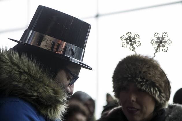 Silvester in Toronto, Kanada January 1, 2017 - Toronto, Ontario, Canada - Thousands of people gather at downtown Toronto City Hall to celebrate the new year. Toronto Canada - ZUMAd114 20170101_zap_d114_004