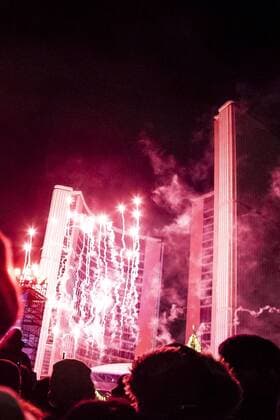Silvester in Toronto, Kanada January 1, 2017 - Toronto, Ontario, Canada - Thousands of people gather at downtown Toronto City Hall to celebrate the new year. Toronto Canada - ZUMAd114 20170101_zap_d114_006
