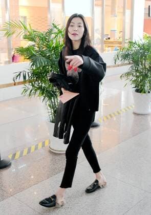 SHANGHAI, CHINA - DECEMBER 31: Fashion model Liu Wen seen at the airport on December 31, 2016 in Shanghai, China.  CFP497682814
