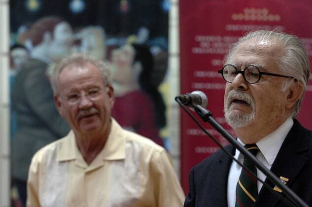 May 23, 2007 - San Antonio, TX, USA - FERNANDO BOTERO talks about his paintings Wednesday, May 23, 2007, at the Central Library as Mayor PHIL HARDBERGER looks on. Botero was at a gala held at the library celebrating the exhibition of his paintings. - ZUMAa27_ 20070523_mdm_a27_729