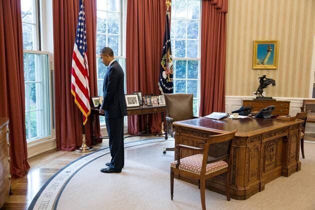 April 22, 2013 - Washington, DC - President Barack Obama observes a moment of silence in honor of the victims of the Boston Marathon bombings, in the Oval Office, April 22, 2013. . Washington - ZUMAz03_ 20130422_sho_z03_453