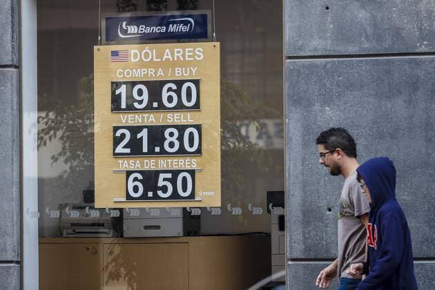 January 3, 2017 - Mexico - Dollarkurs an der Fassade einer Bank  - ZUMAu78_ 20170103_zaf_u78_031