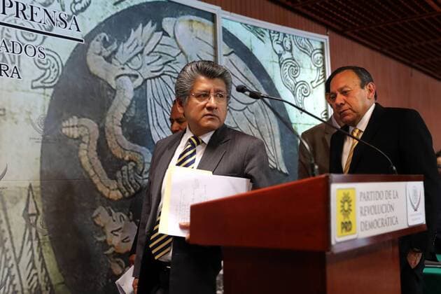Mexiko: PK zu landesweiten Protesten gegen Erhöhung der Benzinpreise January 3, 2017 - Mexico - PRD, Francisco Martinez Neri, Jesus Zambrano  - ZUMAu78_ 20170103_zaf_u78_045