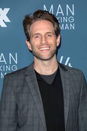 Glenn Howerton bei der It s Always Sunny in Philadelphia (Staffel 12) und Man Seeking Woman (Staffel 3) Serien Premiere am 3.01.2017 in Los Angeles FXX s It s Always Sunny in Philadelphia Season 12 and Man Seeking Woman Season 3 Premiere in Los Angeles, 2017 