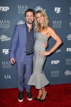 Kaitlin Olson und ihr Ehemann Rob McElhenney bei der It s Always Sunny in Philadelphia (Staffel 12) und Man Seeking Woman (Staffel 3) Serien Premiere am 3.01.2017 in Los Angeles FXX s It s Always Sunny in Philadelphia Season 12 and Man Seeking Woman Season 3 Premiere in Los Angeles, 2017 