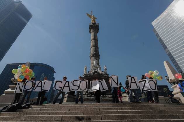 Proteste in Mexiko wegen gestiegener Benzinpreise January 5, 2017 - Mexico - EUM20170105NAC18.JPG CIUDAD DE MEXICO.- ProtestProtestaCDMX.- Aspecto de las movilizaciones en Paseo de la Reforma de esta capital en protesta por el aumento a la gasolina, el jueves 5 de enero de 2017. Foto: Agencia EL UNIVERSALIvanxStephensEEG. Mexico  - ZUMAu78_ 20170105_zaf_u78_040