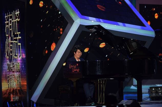 SANYA, Jan. 5, 2017 -- Pianist Lang Lang plays piano during the awarding ceremony of the Jack Ma Rural Teachers Award in Sanya, a tourism resort in south China s Hainan Province, on Jan. 5, 2017. The awarding ceremony was held on Thursday, with 100 rural teachers winning the award of 100,000 yuan (14,522 U.S. dollars) respectively. ) (wf) CHINA-SANYA-JACK MA-RURAL TEACHERS AWARD (CN) YangxGuanyu 