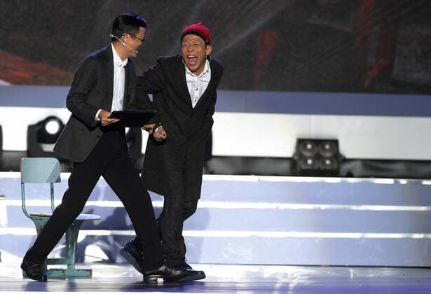 SANYA, Jan. 5, 2017 -- Jack Ma (L) performs a short play during the awarding ceremony of the Jack Ma Rural Teachers Award in Sanya, a tourism resort in south China s Hainan Province, on Jan. 5, 2017. The event was held on Thursday, with 100 rural teachers winning the award of 100,000 yuan (14,522 U.S. dollars) respectively. ) (wf) CHINA-SANYA-JACK MA-RURAL TEACHERS AWARD (CN) YangxGuanyu 