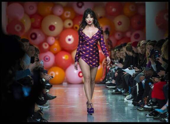 . 07 01 2017. London, United Kingdom. Model Daisy Lowe walks the catwalk at London Men s Fashion Week. London Fashion Week Men s 2017, Katy Eary at BFC Show Space on The Strand, London, UK.  xBenxStevensx xi-Imagesx IIM-14121-0008