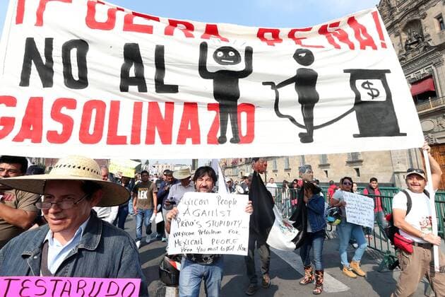 January 7, 2017 - Mexico - EUM20170107NAC67.JPG.CIUDAD DE MEXICO ProtestManifestacion-CDMX.- Aspectos de las manifestaciones en esta capital contra los aumentos en el precio de la gasolina, 7 de enero de 2016. Foto: Agencia EL UNIVERSALAriel OjedaJMA Mexico  - ZUMAu78_ 20170107_zaf_u78_112