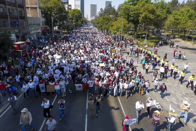 January 7, 2017 - Mexico - EUM20170107NAC86.JPG.CIUDAD DE MEXICO ProtestManifestacion-CDMX.- El padre Alejandro Solalinde en las manifestaciones en esta capital contra los aumentos en el precio de la gasolina, 7 de enero de 2016. Foto: Agencia EL UNIVERSALGerman GarciaJMA Mexico  - ZUMAu78_ 20170107_zaf_u78_147