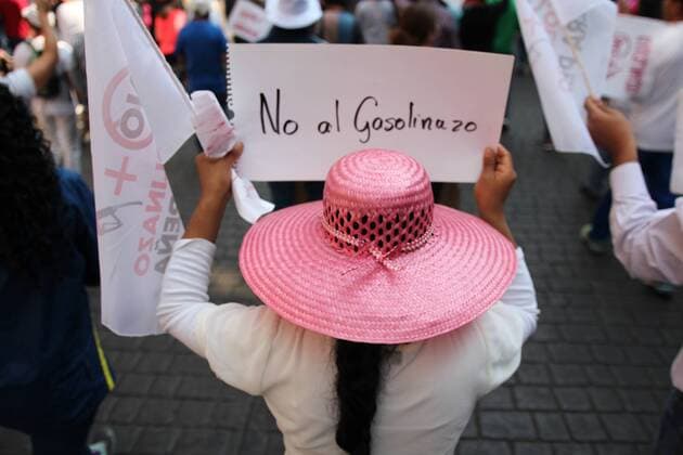 January 7, 2017 - Mexico City, Mexico - A woman holds a cartel that says, No to the Gasoline Shock during a demonstration in Mexico City. Nationwide protests continue for Almost an entire week demonstrating at small groups shuting down gas stations and roads to protest a price deregulation that has the cost of fuel up by as much as 20 percent. Mexico City, January 7 of 2017 in Mexico City, Mexico. Mexico City Mexico  - ZUMAn230 20170107_zaa_n230_443