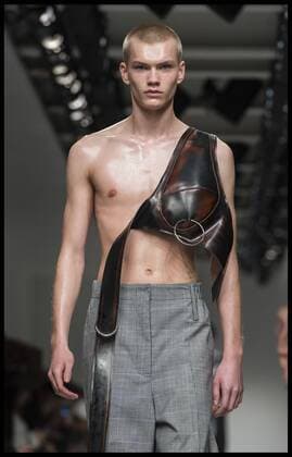 Bilder des Tages . 08 01 2017. London, United Kingdom. London Fashion Week Men s 2017. Fashion designer, Ximon Lee on display at the BFC Show Space, The Strand, London, UK.  xBenxStevensx xi-Imagesx IIM-14127-0009