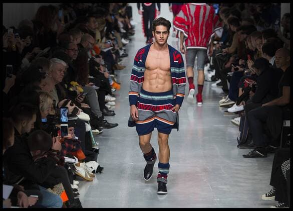 Bilder des Tages . 08 01 2017. London, United Kingdom. London Fashion Week Men s 2017. Designer, Sibling, on display at the BFC Show Space, The Strand, London, UK.  xBenxStevensx xi-Imagesx IIM-14131-0010