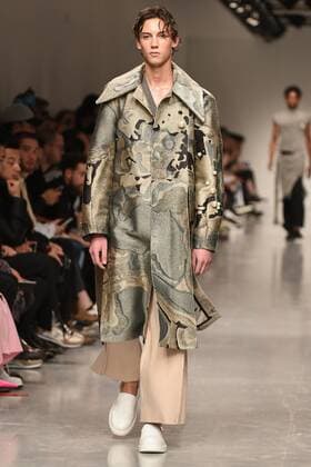 January 8, 2017 - London, United Kingdom - The model walk down the catwalk wearing Ximon Lee s AW17 at London Fashion Week Men on Jan 8th 2017. London United Kingdom  - ZUMAn230 20170108_zaa_n230_544