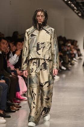 January 8, 2017 - London, United Kingdom - The model walk down the catwalk wearing Ximon Lee s AW17 at London Fashion Week Men on Jan 8th 2017. London United Kingdom  - ZUMAn230 20170108_zaa_n230_558