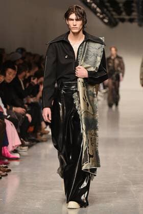 January 8, 2017 - London, United Kingdom - The model walk down the catwalk wearing Ximon Lee s AW17 at London Fashion Week Men on Jan 8th 2017. London United Kingdom  - ZUMAn230 20170108_zaa_n230_562