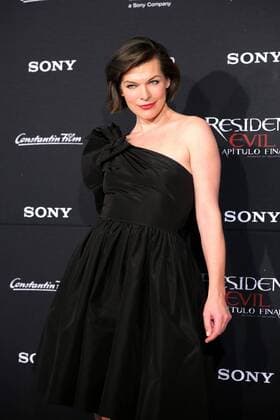 The Ucranian actress Milla Jovovich poses at her arrival to the red carpet of the movie Resident Evil: The Final Chapter, that is presented in Mexico City, Mexico, on 9 January 2017. Presentation of the movie Resident Evil: The Final Chapter in Mexico !ACHTUNG: NUR REDAKTIONELLE NUTZUNG!  MEX50 20170110-636196221290792422