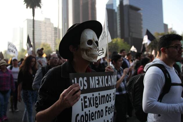 Bilder des Tages January 9, 2017 - Mexico City, Mexico - Largely peaceful protests against the fuel price increases continued nationwide in Mexico on 9 January 2017, and looting seen last week largely subsided. The protests have left hundreds of businesses looted and more than 1,500 detained. Mexico City Mexico  - ZUMAn230 20170109_zaa_n230_044