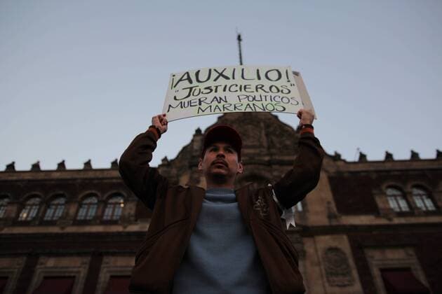 January 9, 2017 - Mexico City, Mexico - Largely peaceful protests against the fuel price increases continued nationwide in Mexico, and looting seen last week largely subsided. The protests have left hundreds of businesses looted and more than 1,500 detained. Mexico City, on 9 January 2017, January 9 of 2017. Mexico City Mexico  - ZUMAn230 20170109_zaa_n230_055