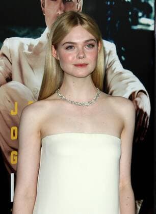 January 9, 2017 - Los Angeles, CA, United States - 9 January 2017 - Los Angeles, California - Elle Fanning. Live By Night World Premiere held at the TCL Chinese Theatre. Photo Credit: AdMedia Los Angeles United States - ZUMAa123 20170109_zaa_a123_198