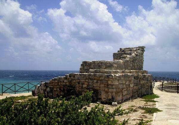 A temple to Ixchel, goddess of fertility, sits in ruins at the southern tip (Punta Sur) of Isla Mujeres in the state of Quintana Roo, Mexico, on May 25, 2007. Pathways wind their way through a sculpture park, past these ruins and then along the water. (Cindi Christie photo) OK to share with MediaNewsGroup newspapers and MCT Photo. No Sales.  - ZUMA 20070919_zaf_c99_024