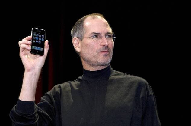 Jan 09, 2007; San Francisco, CA, USA; Apple Computer Inc. Chief Executive Officer STEVE JOBS introduces the iPhone, a mobile phone based on its best- selling iPod device, and changed the company s name to Apple Inc. at Macworld 2007 in San Francisco, California. Mandatory  - ZUMA 20070109_kri_k45_007
