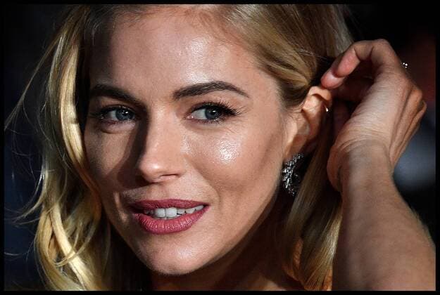 . 11 01 2017. London, United Kingdom. Premiere of Live by the Night. The Premiere of Live by the Night staring Ben Affleck and Sienna Miller.  xAndrewxParsonsx xi-Imagesx IIM-14156-0023