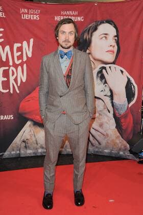 Lars Eidinger Ankunft, roter Teppich zur Berlin Premiere DIE BLUMEN VON GESTERN im Kino International in Berlin, am 11.01.2017