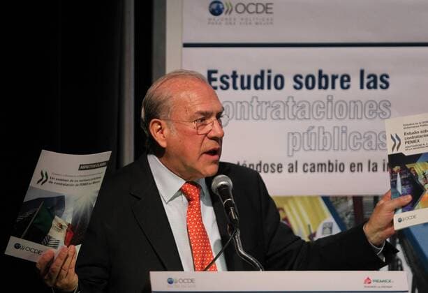 Secretary General of the Organization of Economic Co-Operation and Development Jose Angel Gurria speaks during the presentation of the OECD reports on Pemex regarding public tenders in Mexico City, Mexico, 11 January 2017. The state firm saved 1,100 million dollars in 2016 after making their buying processes, contracts and public tenders more afficient. EFE Mario Guzman PEMEX SAVED 1,100 MILLION DOLLARS IN 2016 IMPROVING PURCHASES AND CONTRACTS !ACHTUNG: NUR REDAKTIONELLE NUTZUNG!  MEX001 20170111-636197655854800362