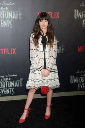 Malina Weissman arrives on the red carpet at the Netflix s premiere of A Series of Unfortunate Events on January 11, 2017 in New York City.  NYP20170111822 BRYANxR.xSMITH