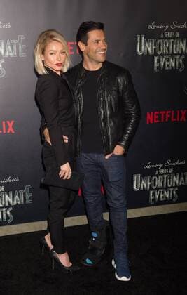 Kelly Ripa and Mark Consuelos arrive on the red carpet at the Netflix s premiere of A Series of Unfortunate Events on January 11, 2017 in New York City.  NYP20170111845 BRYANxR.xSMITH